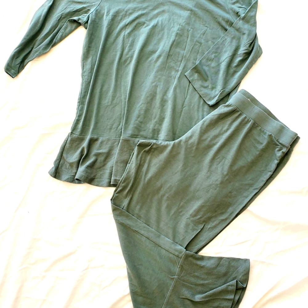 Any body wear flaired pants set.